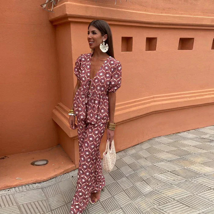 Liora – Zomers Tweedelig Setje met Statement Print