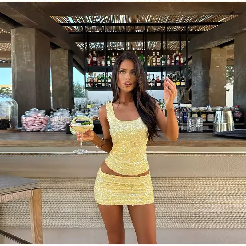 Solennea – Gouden two-piece set met subtiele shimmer