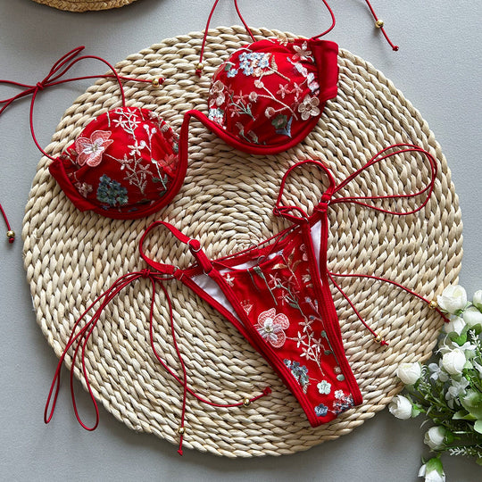 Claire – Elegante bikini met embroidery en split