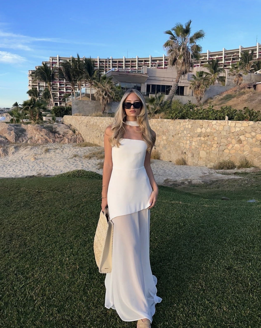 Élira – Asymmetrische maxi-jurk met strapless design