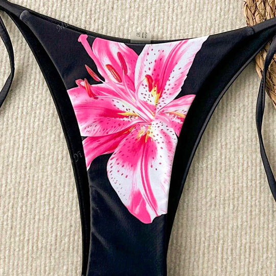 Lilou – Triangle bikini met bloemendetail
