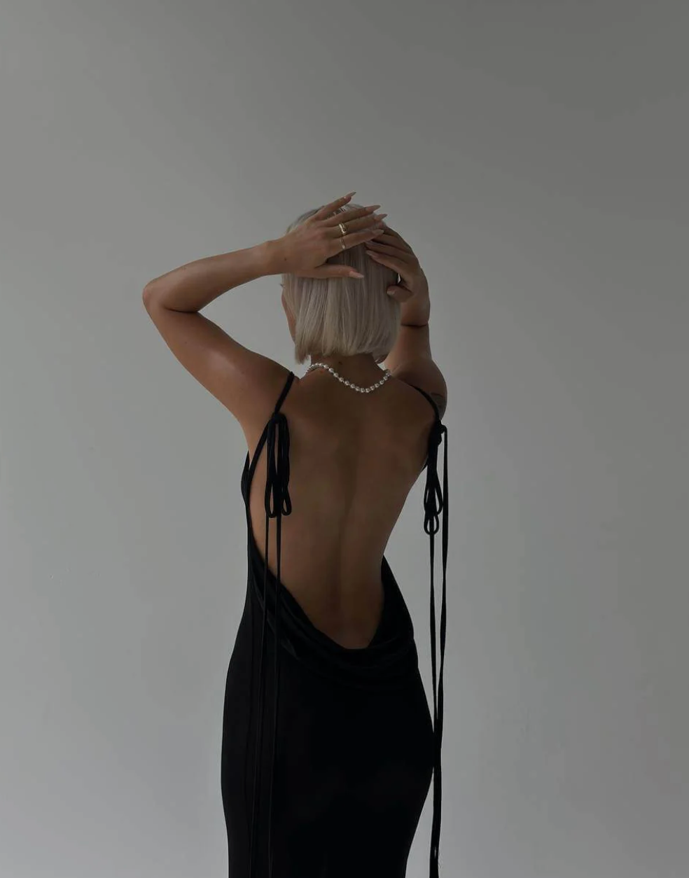 Leona - Verfijnde Backless Maxi-jurk met Strikdetails