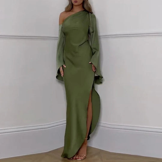 Liviana – Lange jurk met asymmetrische hals en elegante split