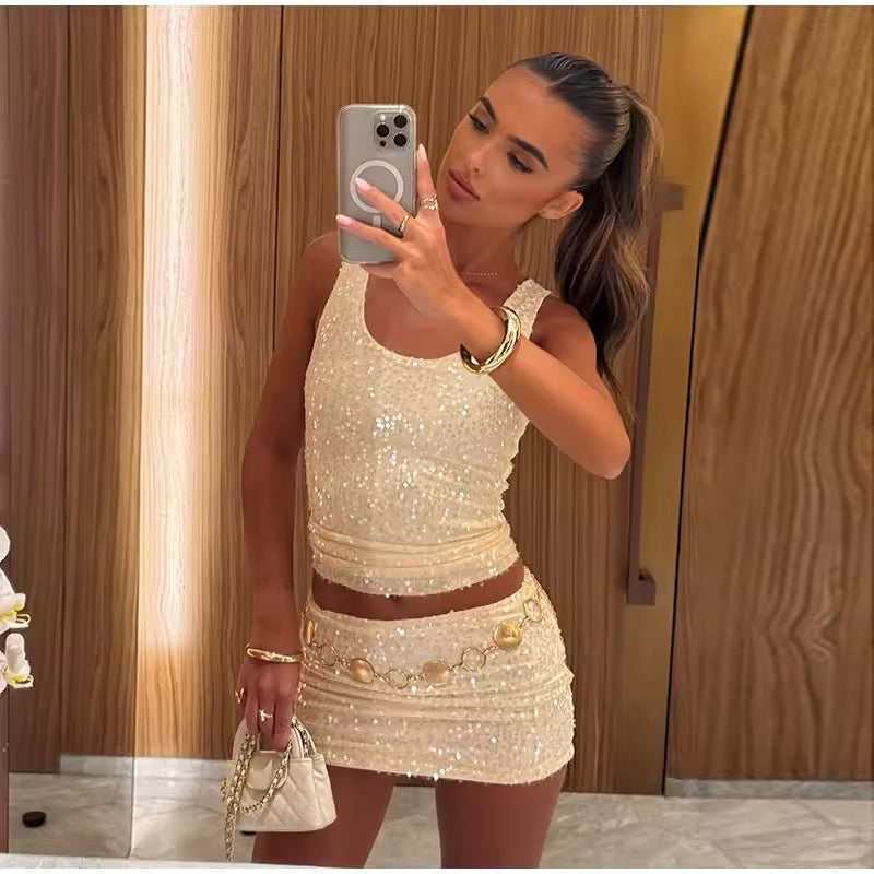 Solennea – Gouden two-piece set met subtiele shimmer