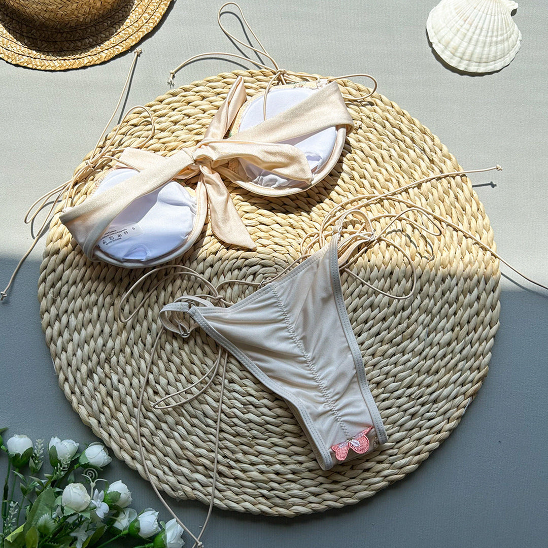 Claire – Elegante bikini met embroidery en split