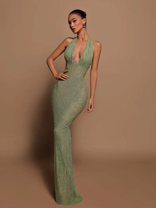 Selvara – Groene sequinjurk met open rug en halterhalslijn