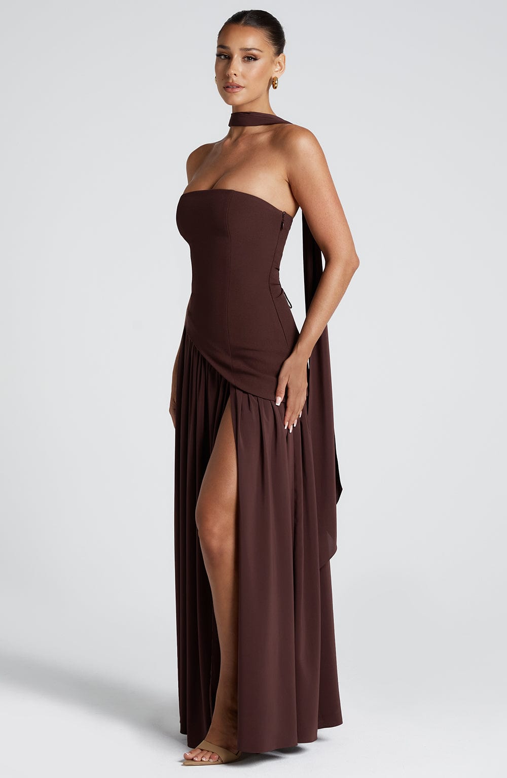 Imani – Strapless Maxi-jurk met Asymmetrische Taille