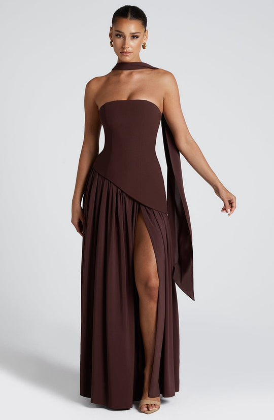 Imani – Strapless Maxi-jurk met Asymmetrische Taille