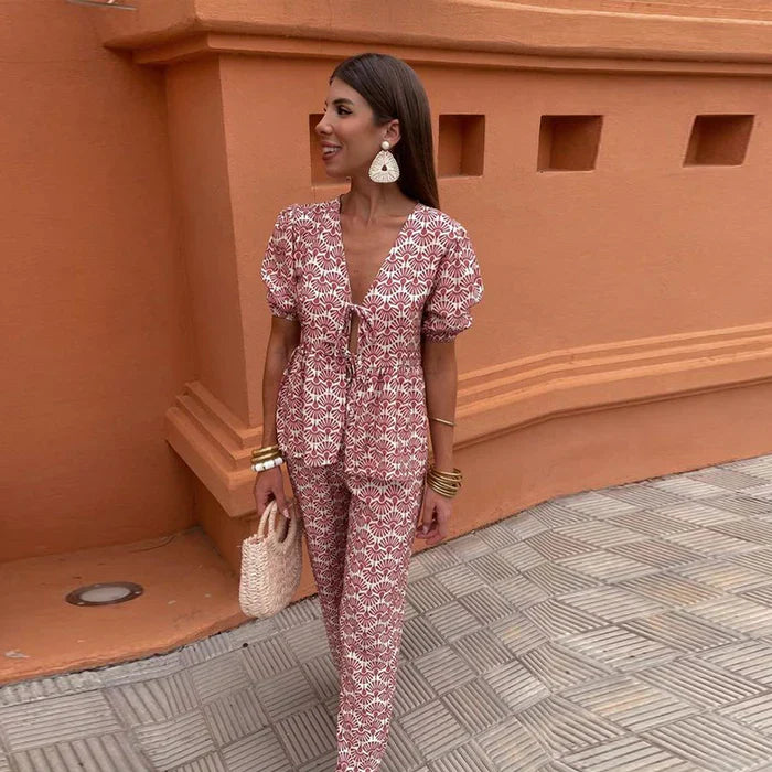 Liora – Zomers Tweedelig Setje met Statement Print